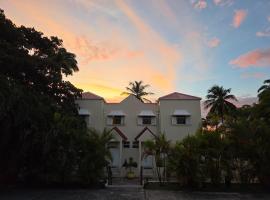 Gated Property Family Ready walk to restaurants AC, hotel v destinaci Saint Thomas