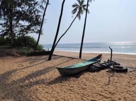 Paradise Beach Home Stay，位于Vengurla的酒店