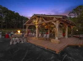 Stonegate Lodge King Bed, 2mi to Historic DTWN Salt Water Pool Room #206