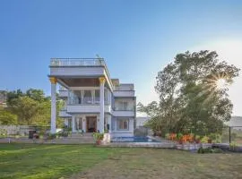 Villa With Turf & Indoor Games