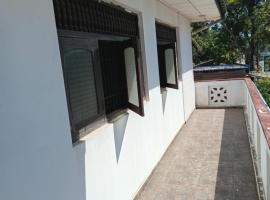 Amaya Hostel and Restaurant, hotel v destinaci Batigama