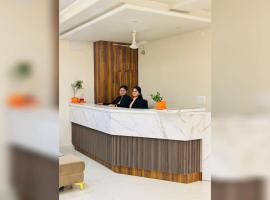 Hotel O V K Guest House，位于Dhankot的酒店