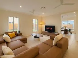 5BR Spacious and Luxury Estate in Logan Central