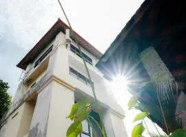 Uluwatu Mansion Hostel