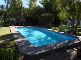 Mountain Zebra Cottage，位于格拉夫-里内特的酒店