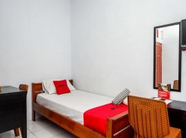 RedDoorz Syariah near Alun Alun Balai Kota Tegal, hotel v destinaci Tegal