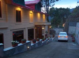 Forest Ville Hotel & Resort, resort in Kasauli