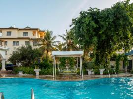 Cosy 1 BR with Swimming Pool & Garden & 25 Mins to Airport - C04, hotel i Mombasa