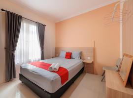RedDoorz near Siloam Karawaci 3，位于当格浪的酒店