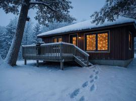 2-Bedroom Cottage #2 - Sand Bay, hotel din Dillon