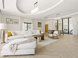 Silkhaus Penthouse with Unique Views and Private Pool