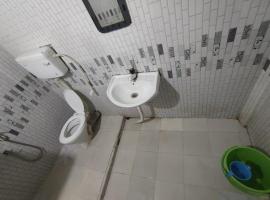 Jaldapara Adivasi Stay By StayApart, hotel v destinaci Mādāri Hāt