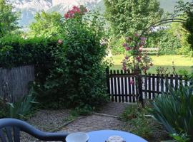Studio en rez de jardin , vue montagne, hotel i Saint-Bonnet-en-Champsaur