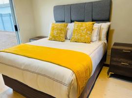 Flamingo B and B, hotel com estacionamento em Mthatha