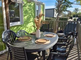 L'Oasis Mobil Home à 100m de la Plage Camping 5 étoiles，位于托尔雷莱的酒店