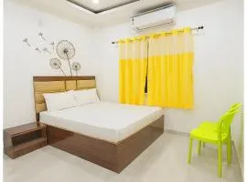 Hotel The Shekhar Premium Palace Near Varanasi Junction Railway Station 1500m # Kashi Vishwanath Temple # Free Wifi and Room Service - Fully Air conditioning Premium Room # Best Family Hotel In Varanasi
