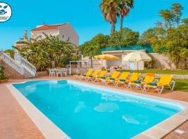 Villa Cape Verde - moradia tranquila com piscina e BBQ em Lagoa, hotel em Lagoa