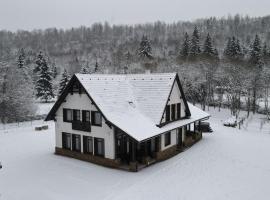 Mountain Paradise & Wellness，位于Izvoare的酒店