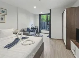 The Base - New Studio Great location, shared Pool