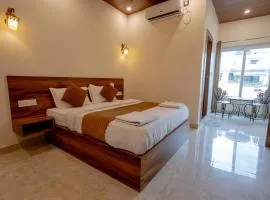 Hotel Aditya Residency Near Sector 63 Metro Station