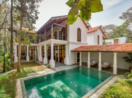 La Morella - 4BHK Luxury Villa in Assagao with Private Pool, Garden, Balcony, Caretaker, Kitchen, Genset Backup, Security，位于阿斯高的酒店