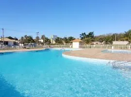 Férias em condomínio com piscina em Araruama