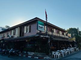 Noom Guesthouse, ξενοδοχείο σε Lop Buri