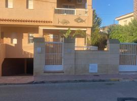 Casa Del Mar, hotel v destinaci Calabardina