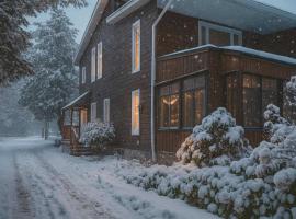 Spacious 3-Bedroom Main House in Bobcaygeon #12, hotell sihtkohas Kawartha Lakes