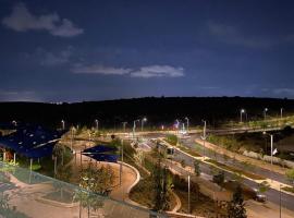 דירה חמה ונעימה לשומרי מסורת, ξενοδοχείο σε Modi'in