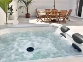 Miguel Surf House, hotel in Costa de Caparica