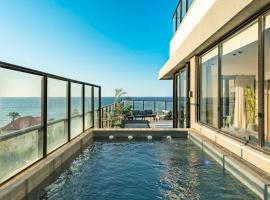 Pool & Jacuzzi Seaview Penthouse by Lime Luxe, hotel v destinaci Haifa