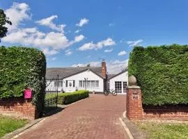 RAF CONNAHS QUAY Luxury Apartment