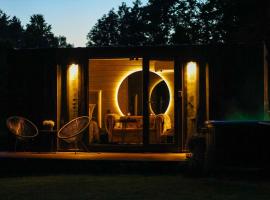 Reborn Cabins, casa de huéspedes en Pabaži