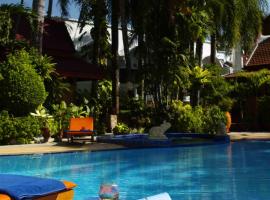 Safari Beach Hotel Patong, hotel in Patong Beach