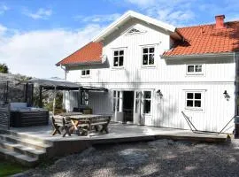 Newly built house near the sea & beach SE09166