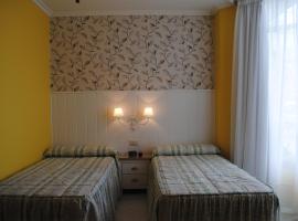 Hostal Santa Marta Playa, hotel em Baiona