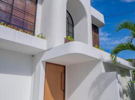 5G Villa Brand new four bedrooms modern in Central Berawa, vila v destinaci Mantaak