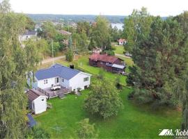 Spacious cottage in Svanesund near beach and grocery store SE09163, hotel in Svanesund