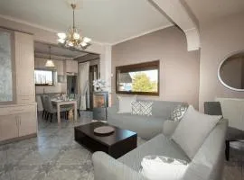 Sunrise Suite Olympiada - Luxury Beachfront Escape