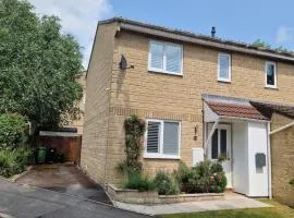 Cosy 2-Bedroom Home in Weston