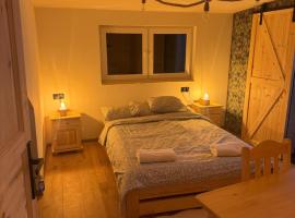 Dom Łowcy، فندق في Godzieszów