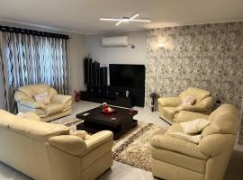 Manga Luxury Apartments - 2 Bedrooms، فندق مع أحواض استحمام ساخنة في غيروكاستر