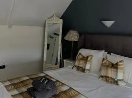 The Golden Mile Country Inn