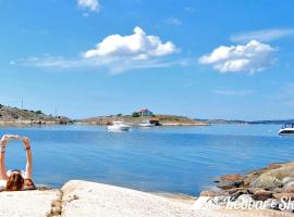 Cottage near beach and jetty SE09159, Hotel in Röra