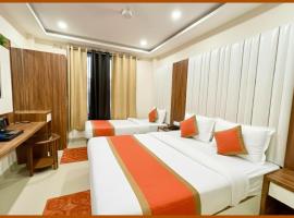 Hotel Shri RK Residency Near Kashi Vishwanath Temple - Fully Air Conditioning Rooms - Restaurant-Lift and Free Wifi Facilities- Top Rated Hotel In Varanasi, khách sạn ở Kashi