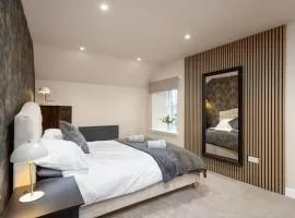 Modern 4 Bedroom Apartment, Edinburgh.