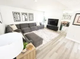 Family Friendly Southwest Bakersfield Retreat with Jacuzzi and Fenced Yard