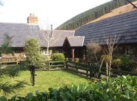 Clarisses Cottage, hotel v mestu Laragh