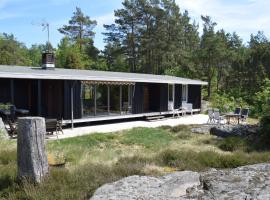 Private holiday home near the sea SE09157 โรงแรมในสเตนังซุนด์